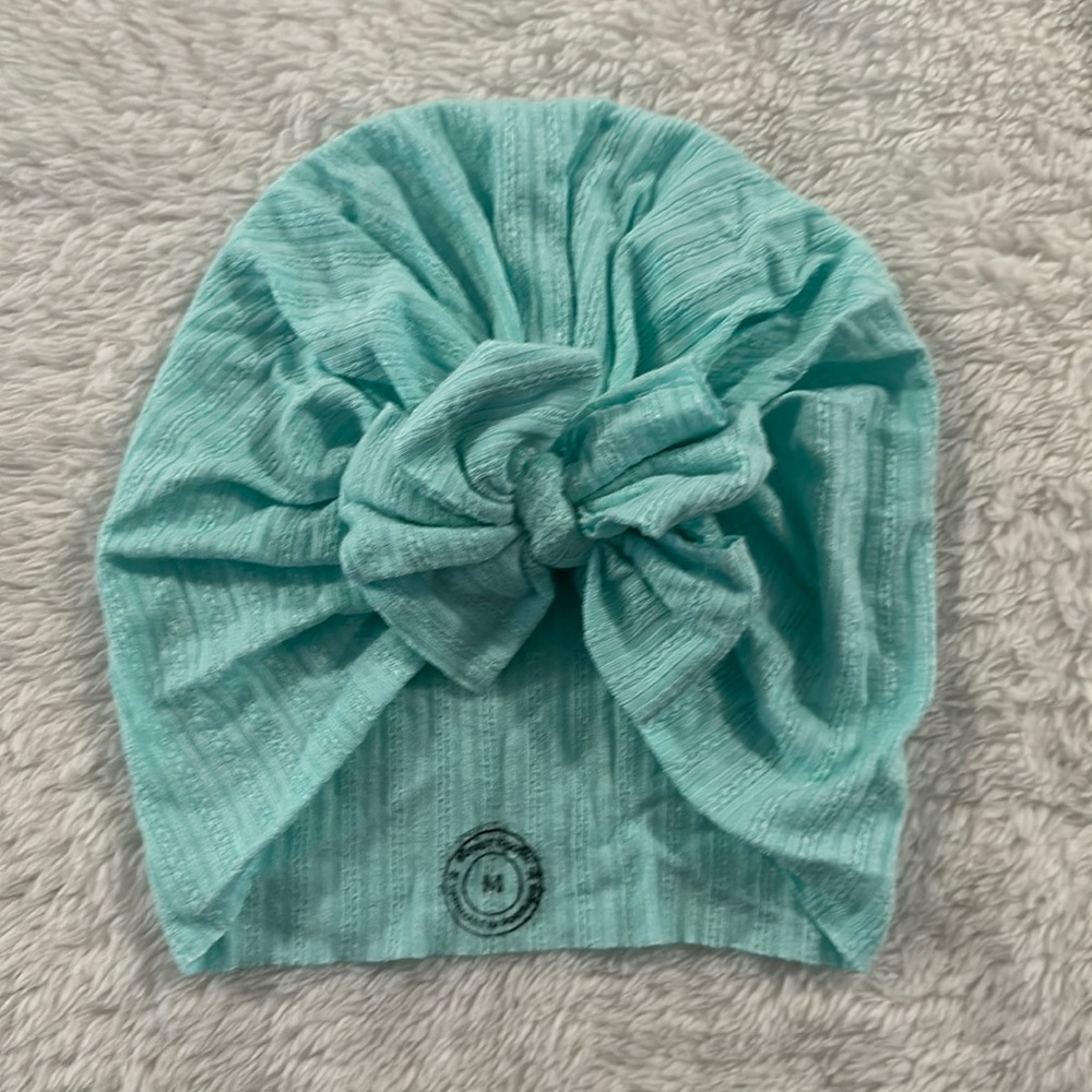 NWOT Bunny Knots - Medium